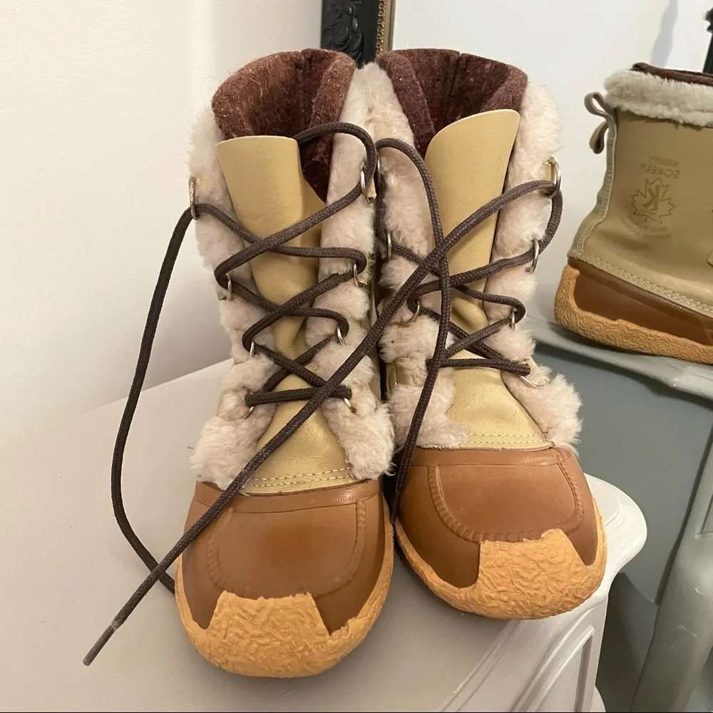 Women's Nanook Sorel Leather Lace Fur Lined Winter Boots Made in Canada Size 9